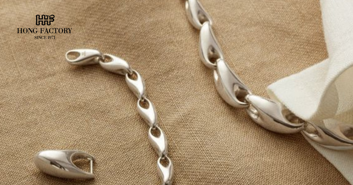 Silver Jewellery in Contemporary Minimalism: Clean Lines, Modern Style, and Everyday Elegance